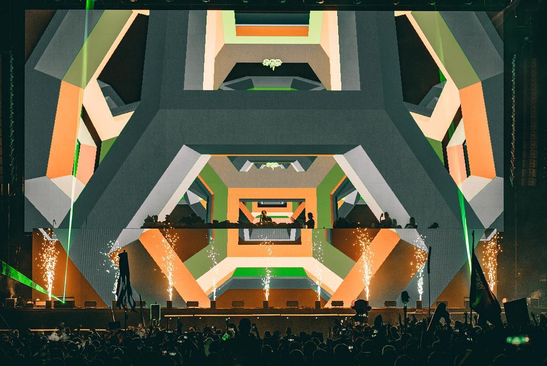 Geometric tunnel visual from the Rusko touring package