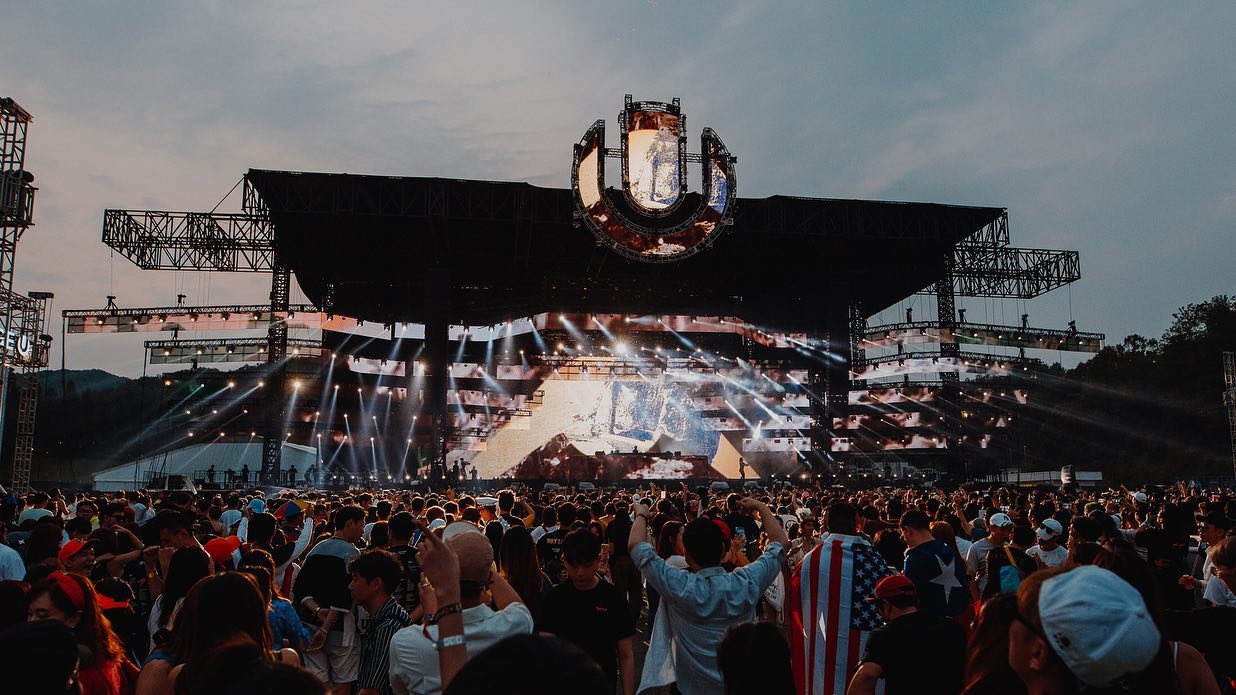 Ultra Korea main stage and crowd during Duke Dumont's set