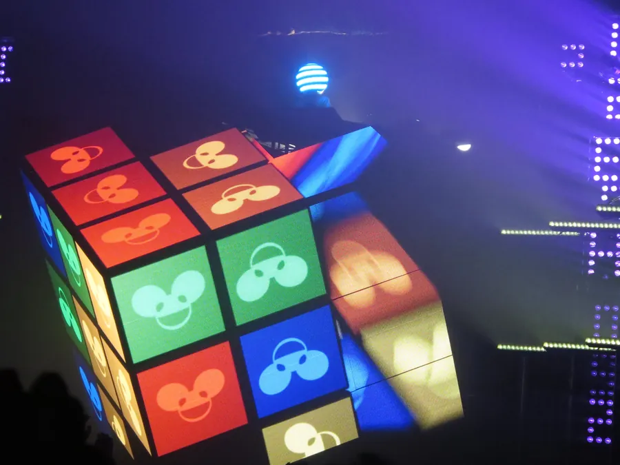 Cube 2.1 filled with a colorful grid of mau5head icons